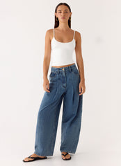 Zayn Pleated Jeans - Light Wash Blue